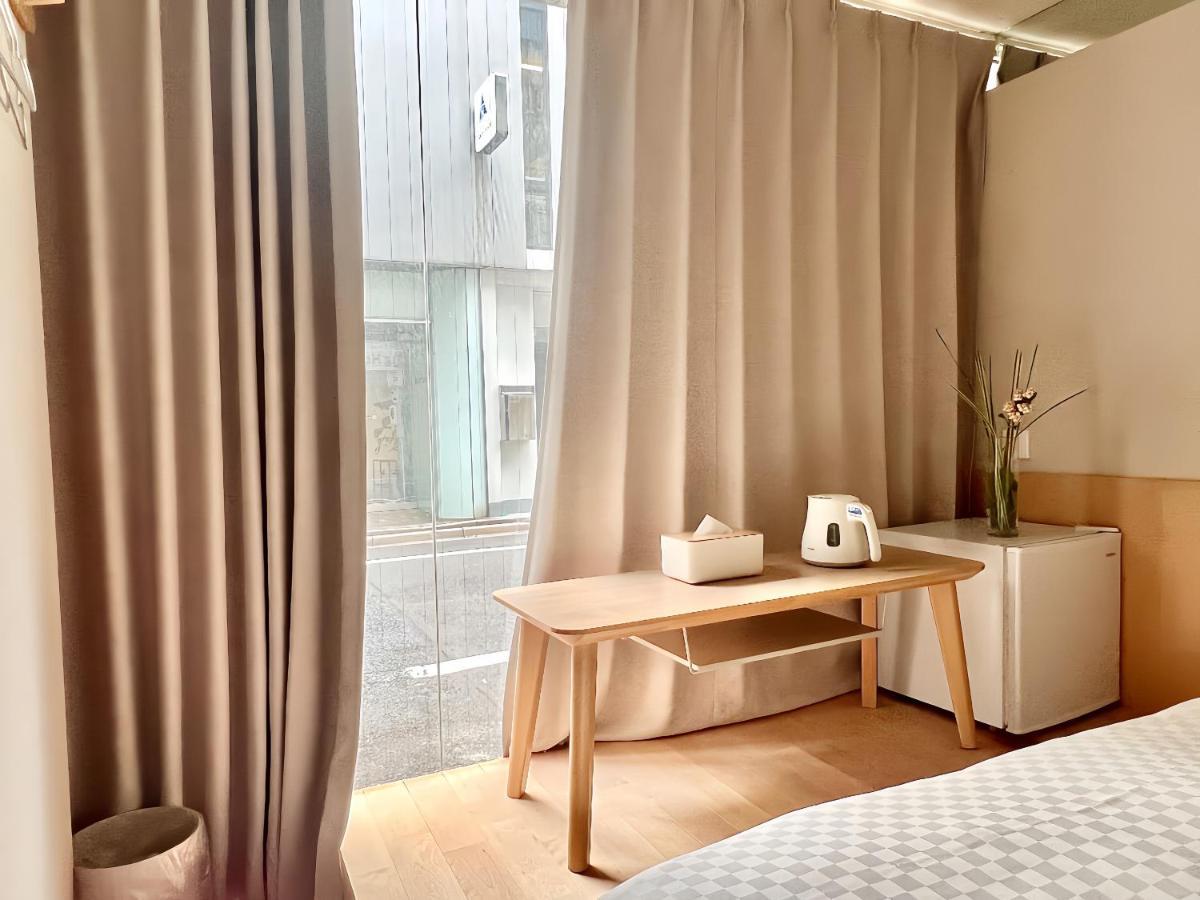 Hotel 东京上野超级中心 设计师房间yaob 上野公园3分钟 车站1分钟 超级繁华 免费wifi 戴森吹风 4*